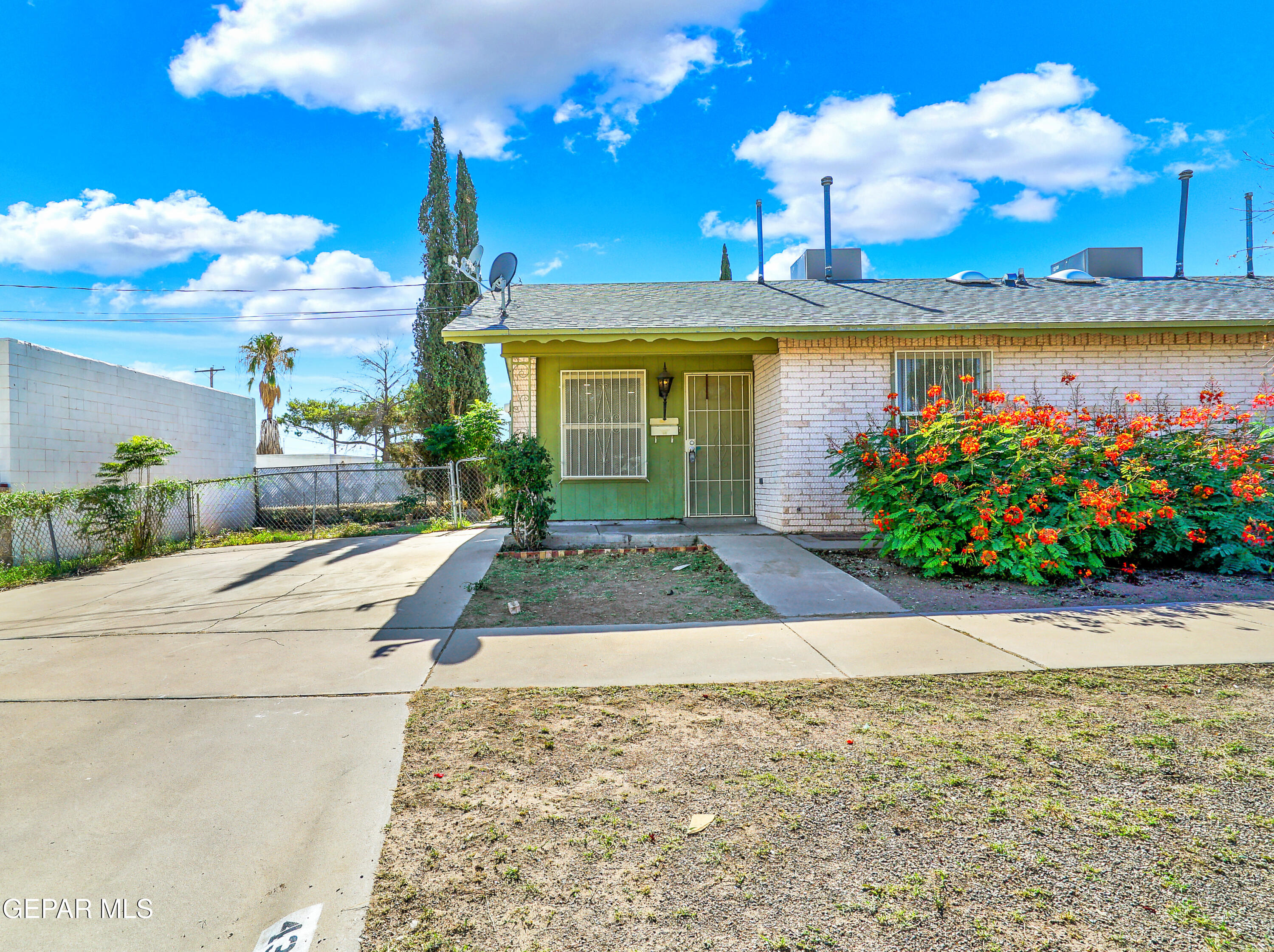 4324 LA LUZ Avenue, A