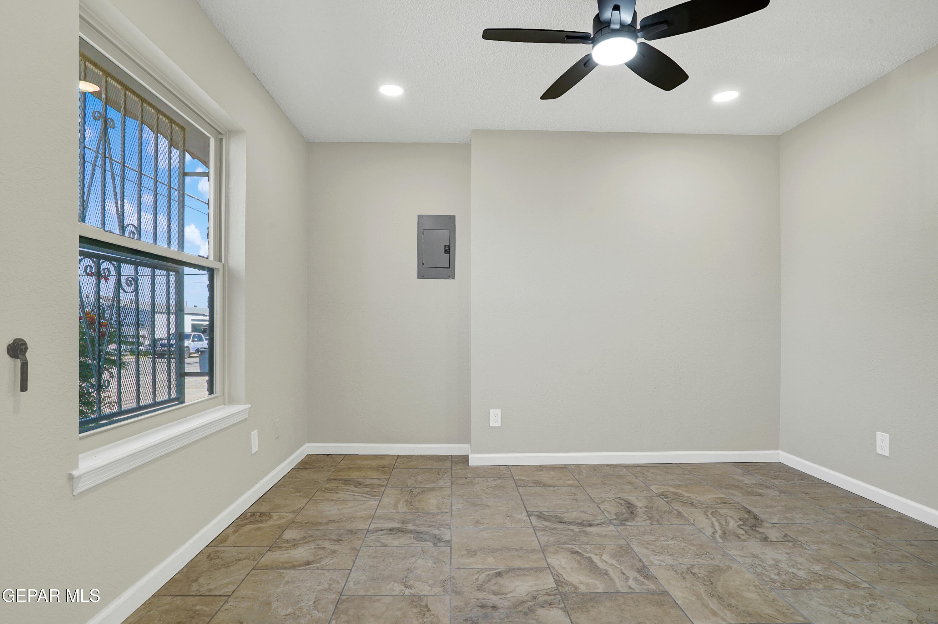 4324 LA LUZ Avenue, A