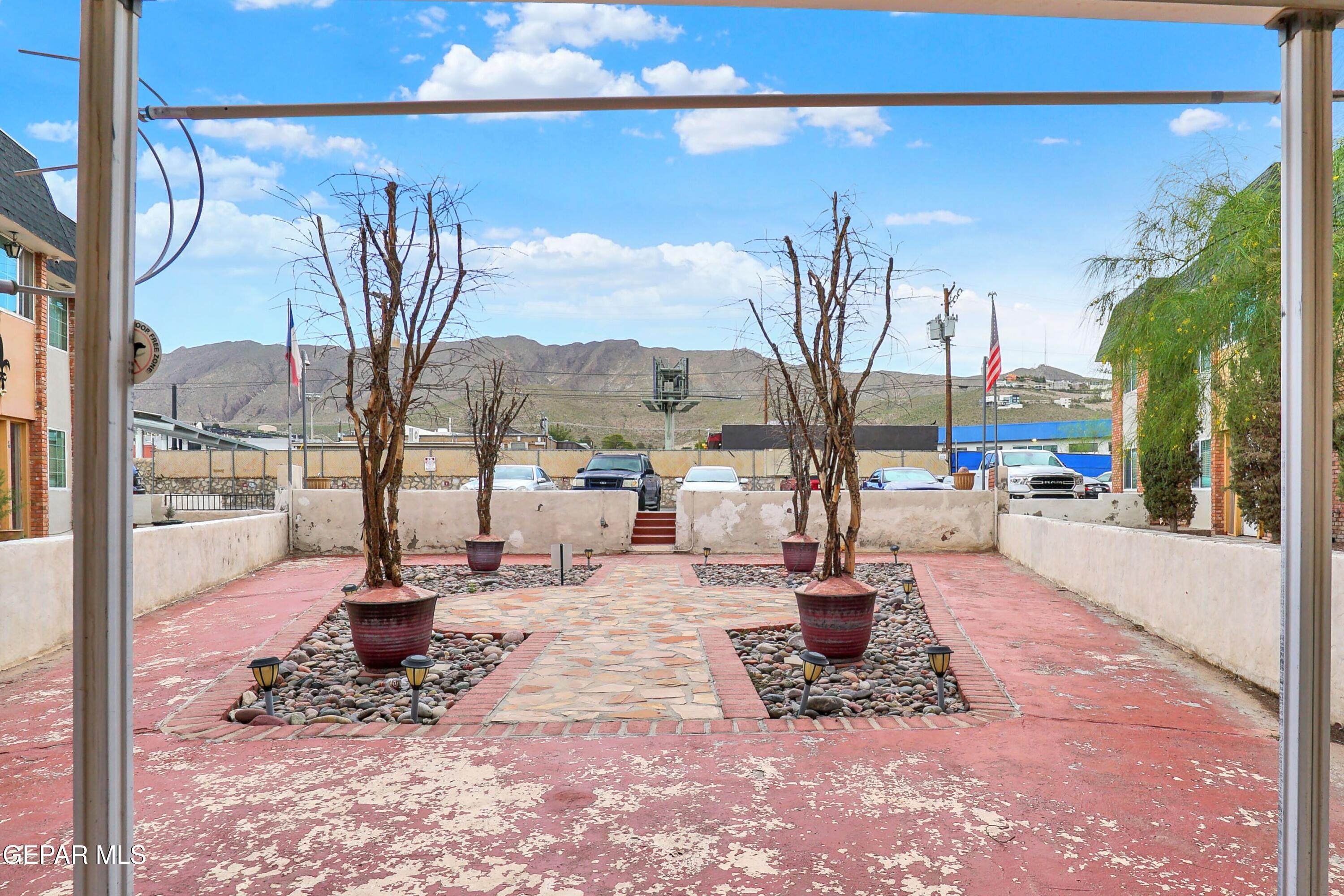 333 EUBANKS Court, 10