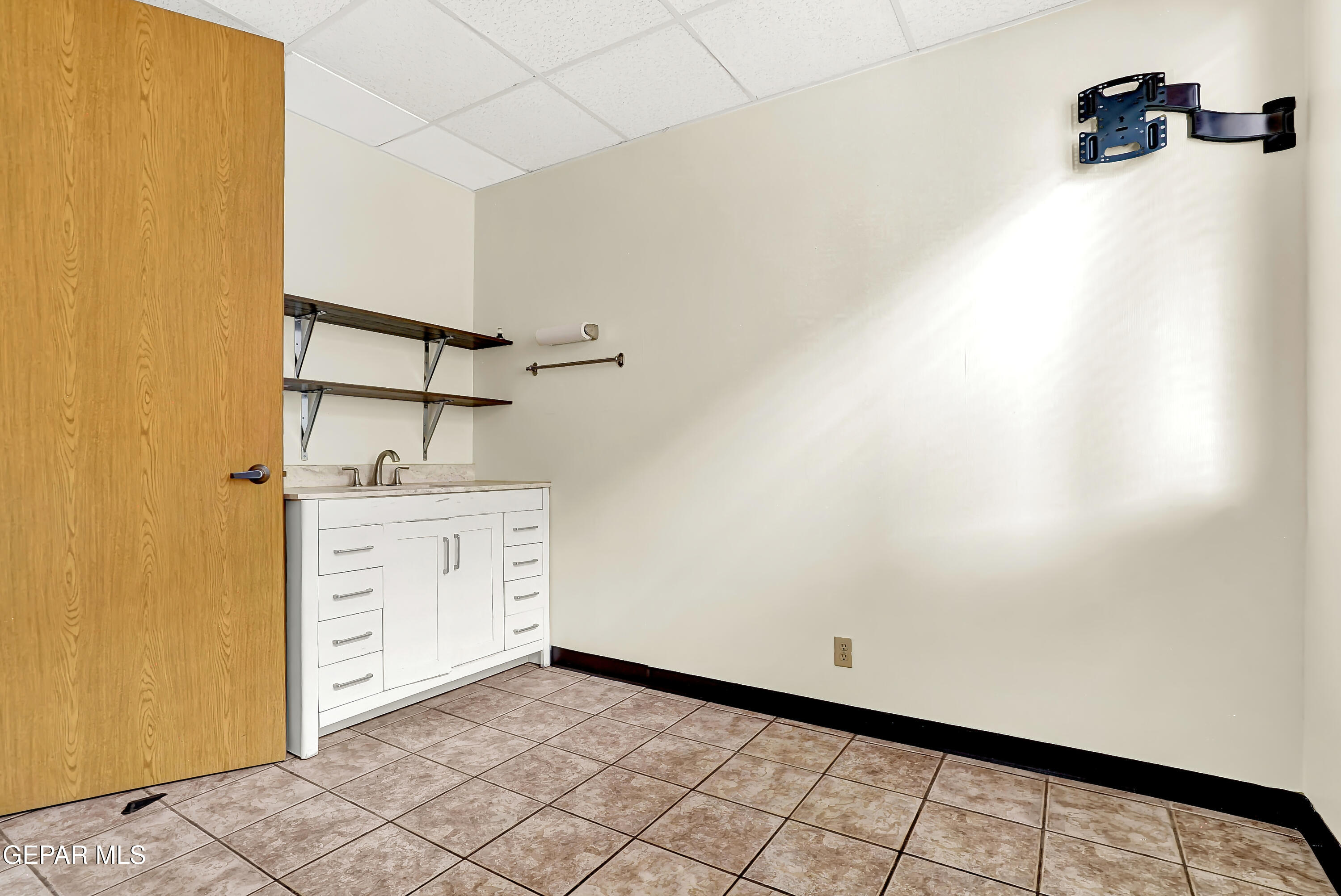 1400 El Paso Street Unit: B