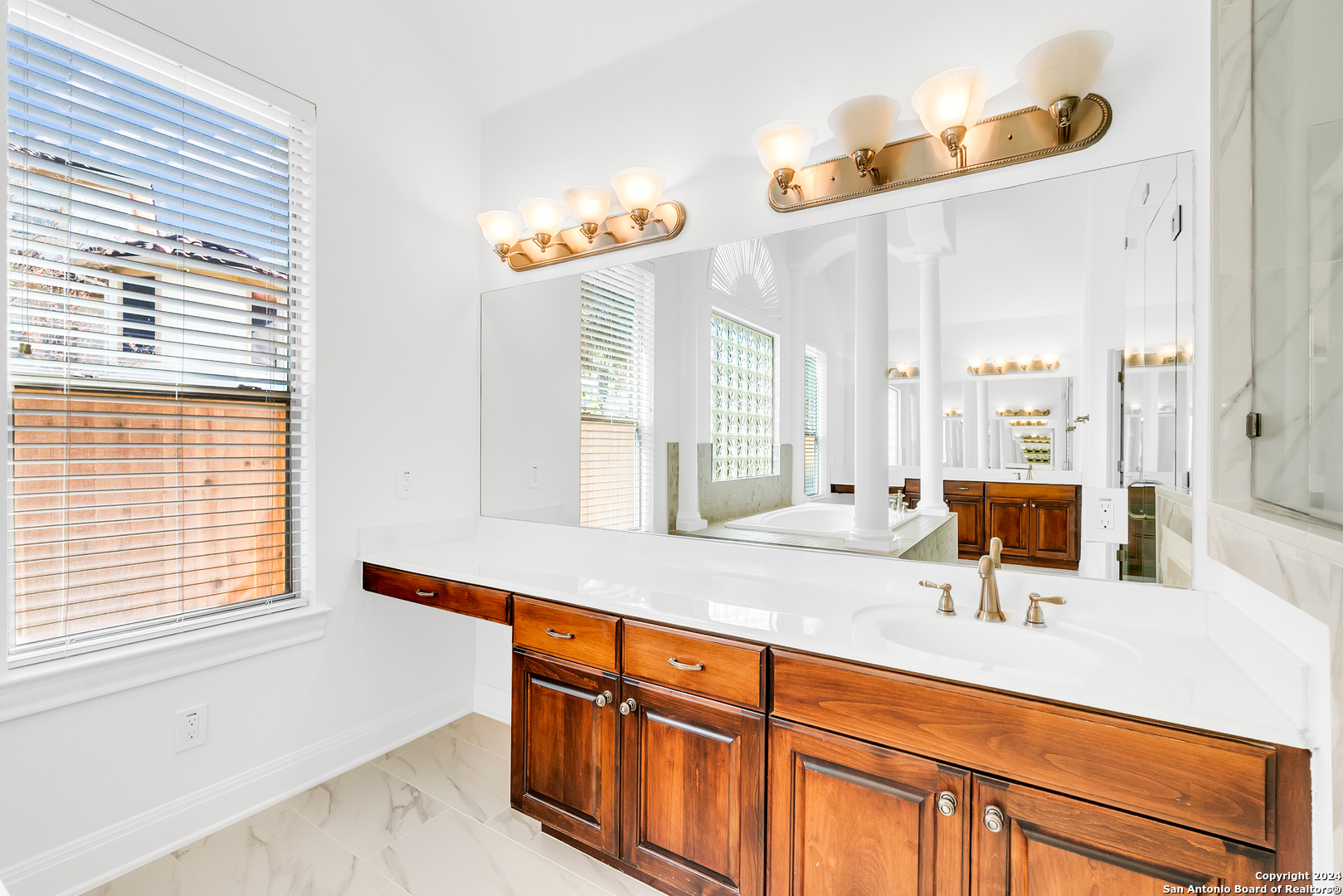 14 WATERS EDGE WAY