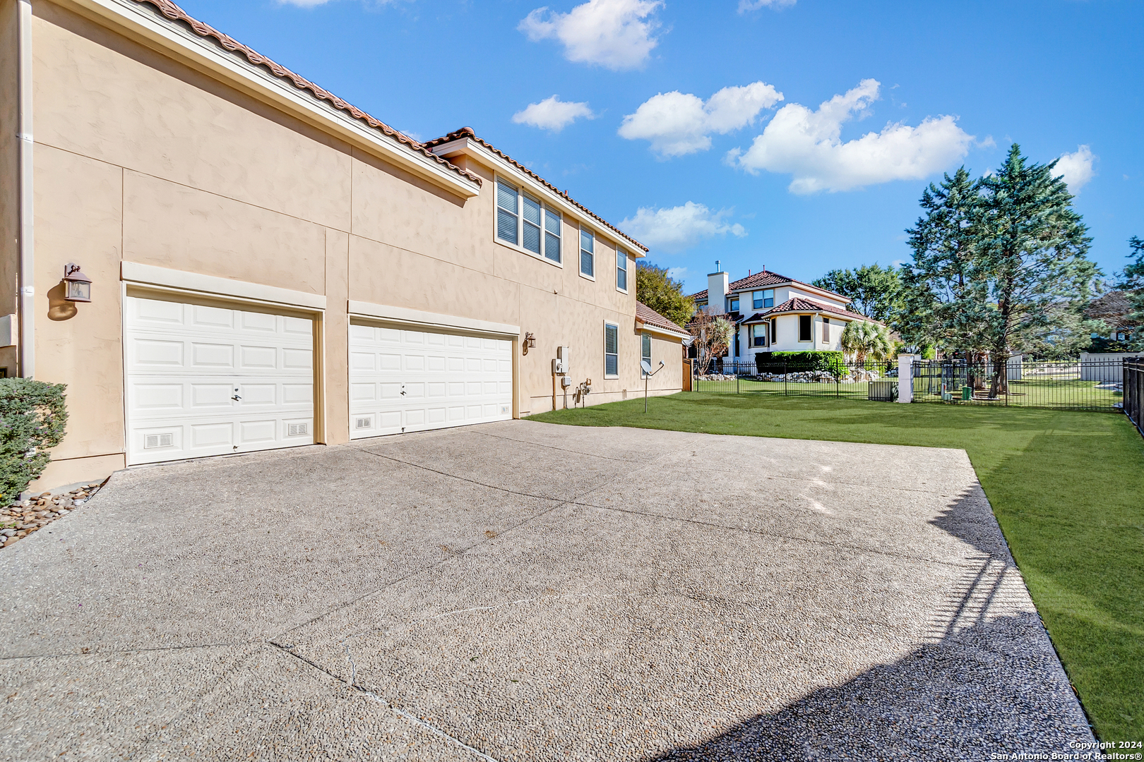 14 WATERS EDGE WAY