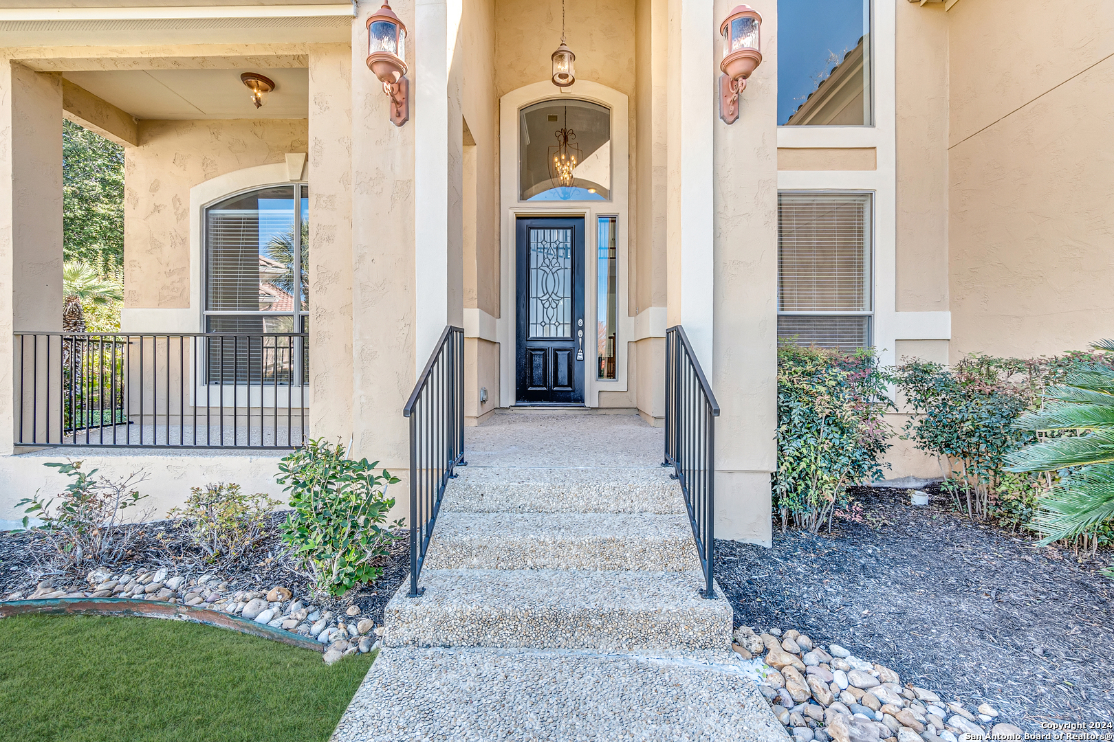 14 WATERS EDGE WAY