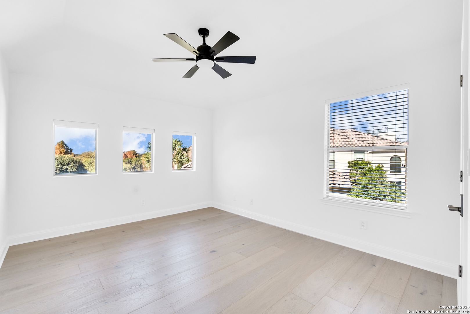 14 WATERS EDGE WAY