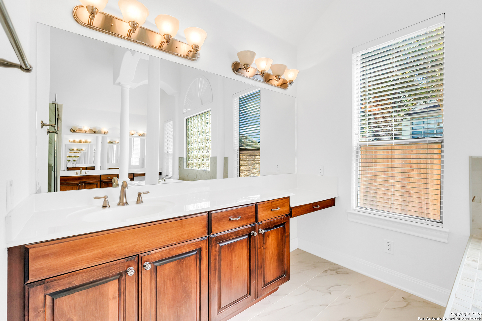 14 WATERS EDGE WAY