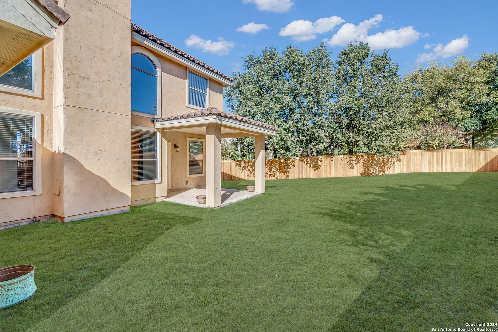 14 WATERS EDGE WAY