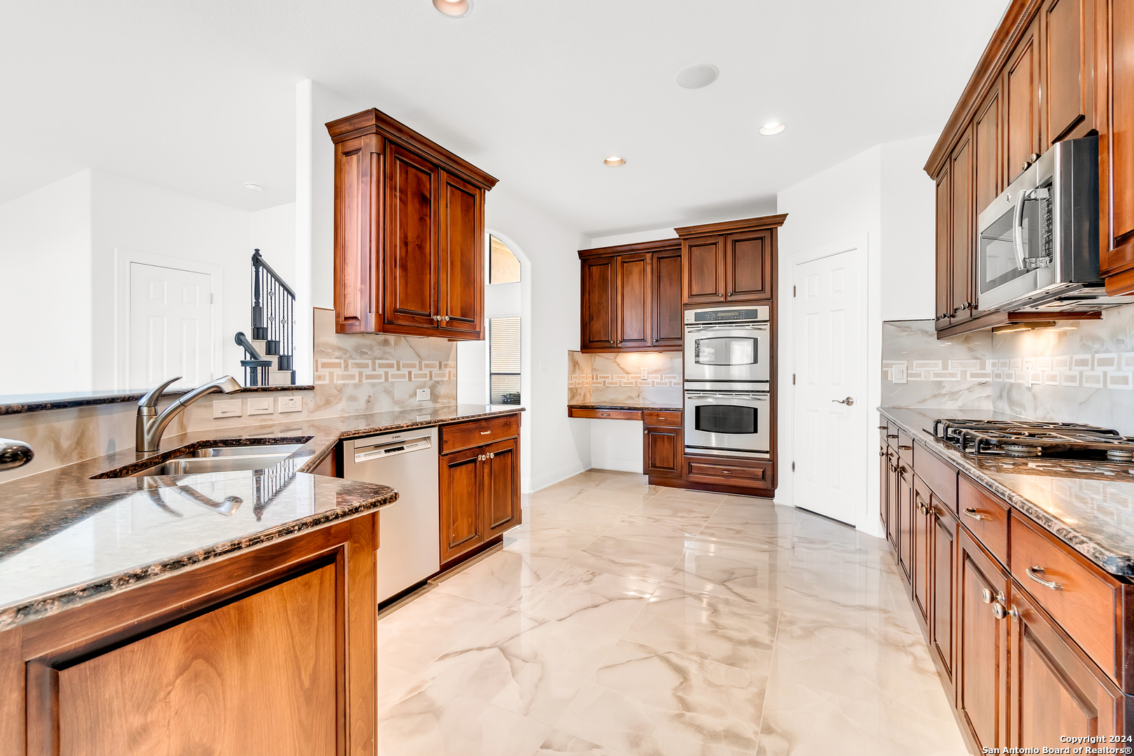 14 WATERS EDGE WAY