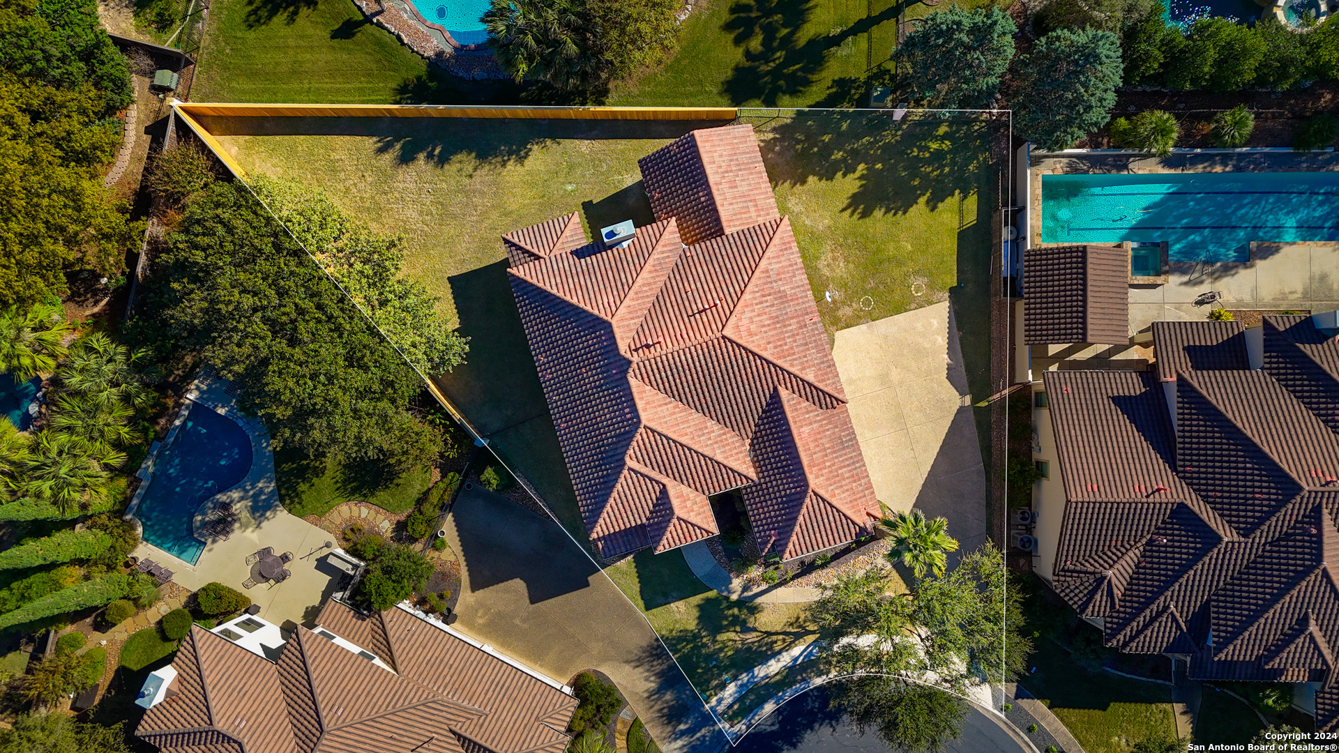 14 WATERS EDGE WAY