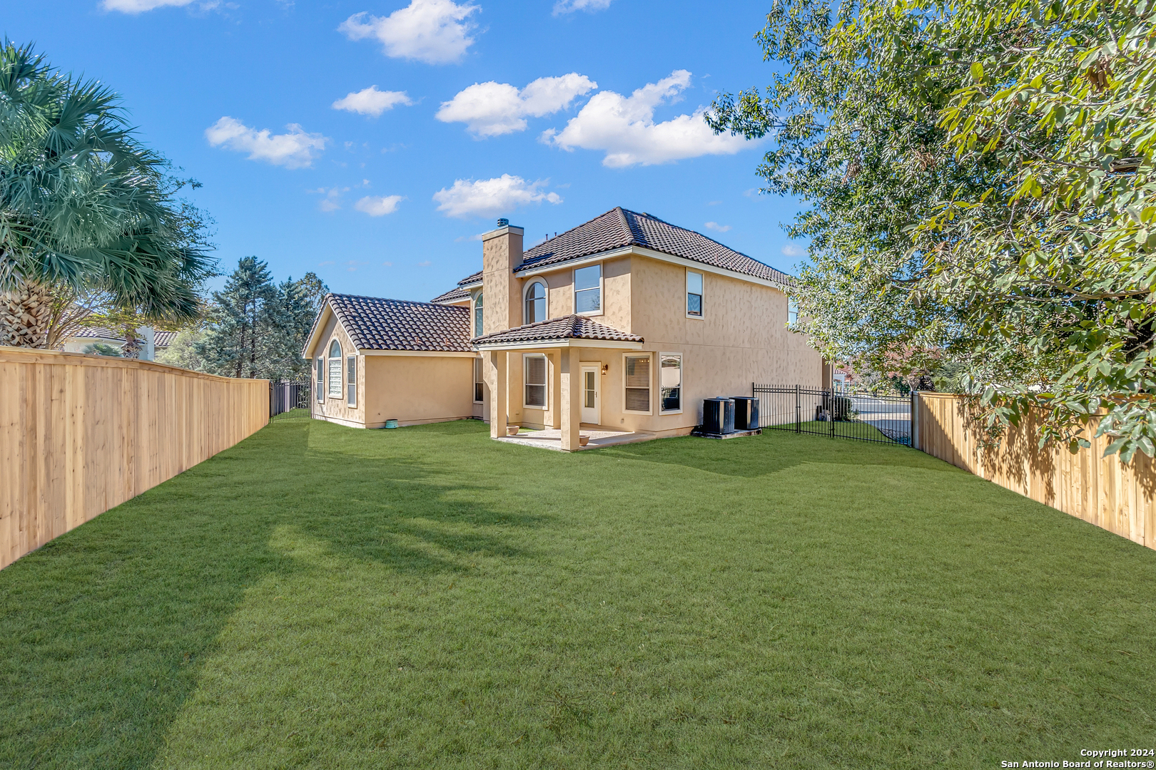 14 WATERS EDGE WAY