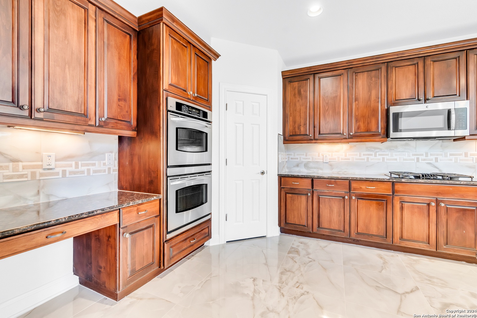14 WATERS EDGE WAY