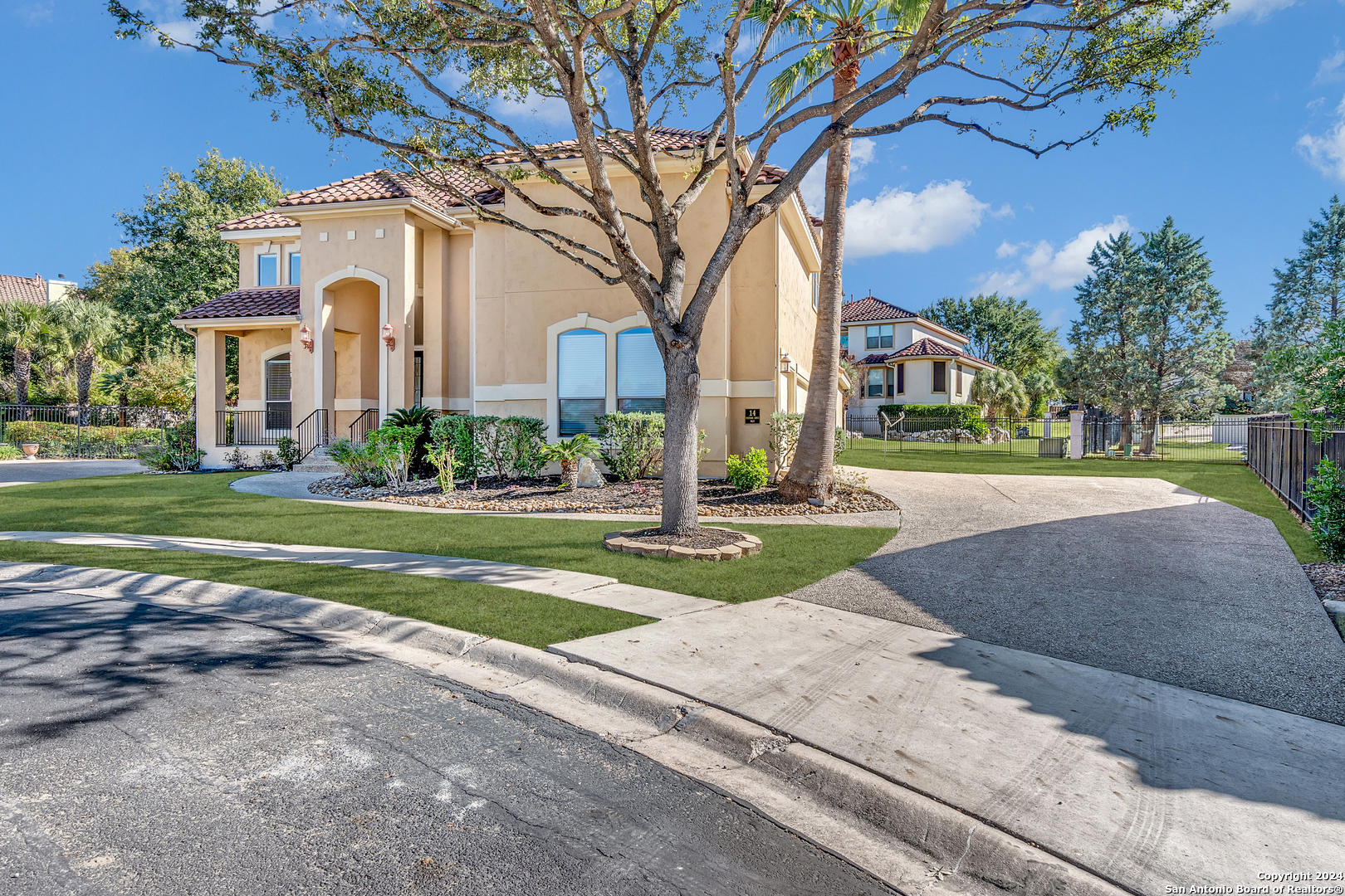 14 WATERS EDGE WAY
