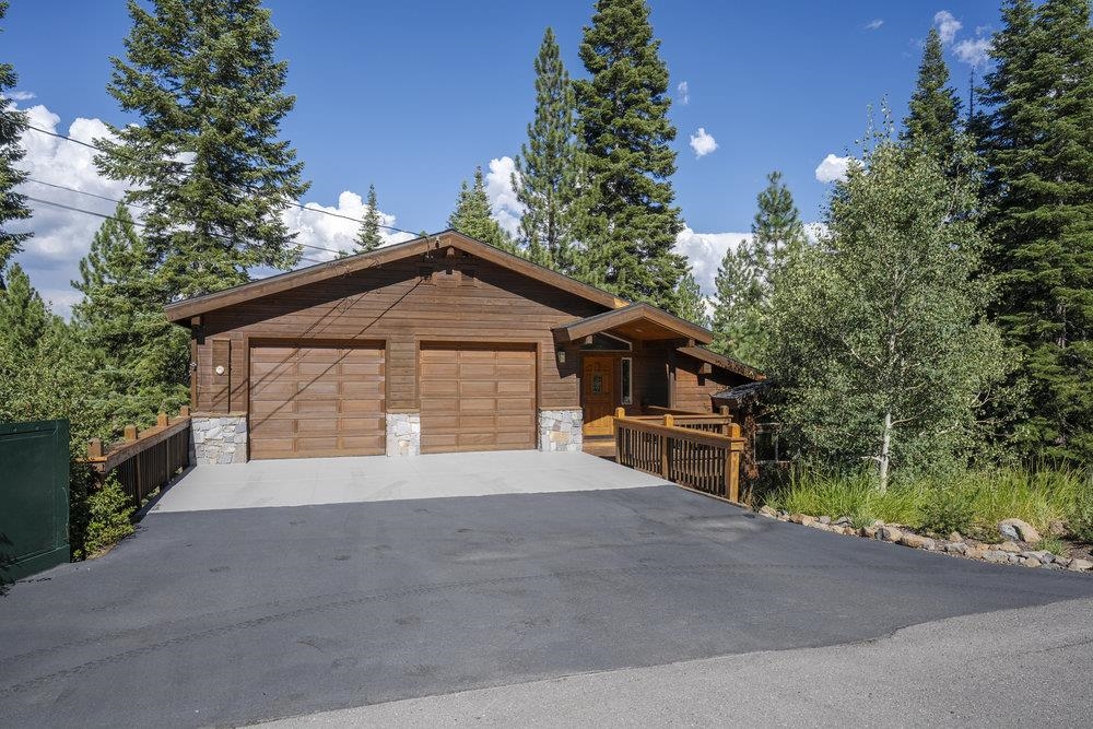 10894 Mougle Lane