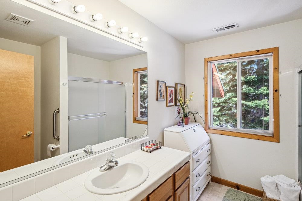 12222 Viking Way