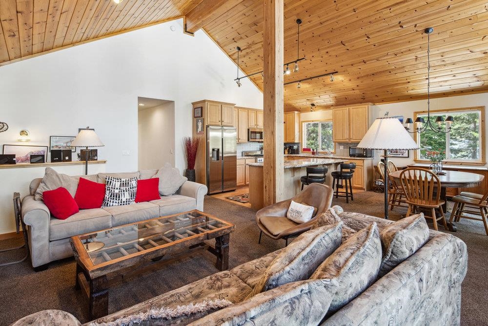 12222 Viking Way