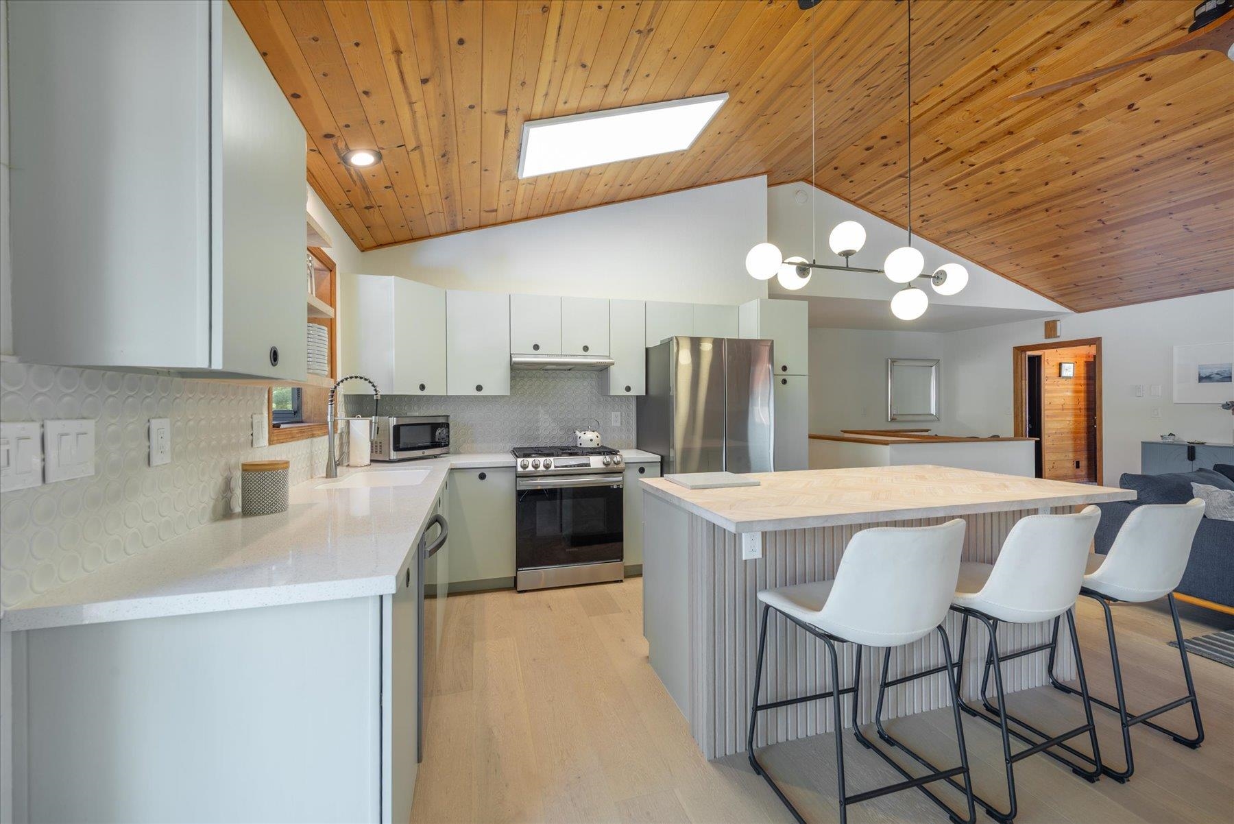 12474 Lakeview Court
