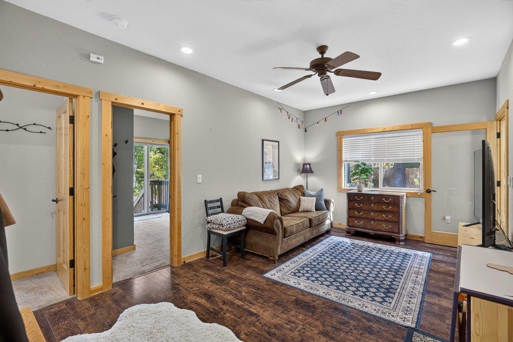 10401 Saint James Place