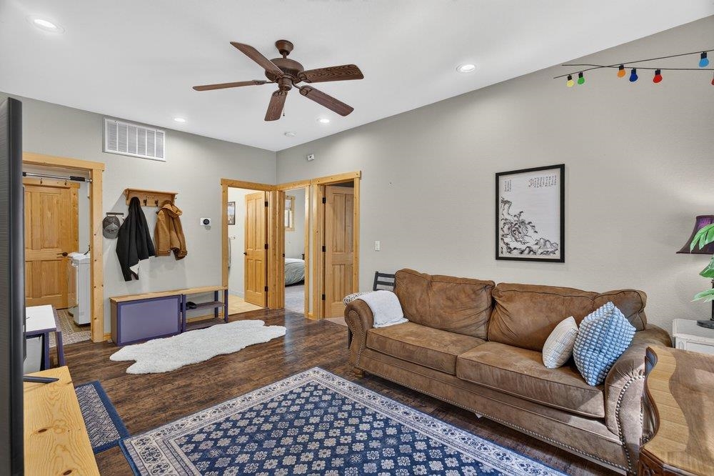 10401 Saint James Place