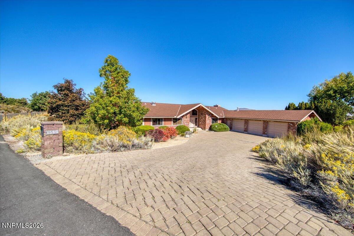 1585 Twin Oaks Road