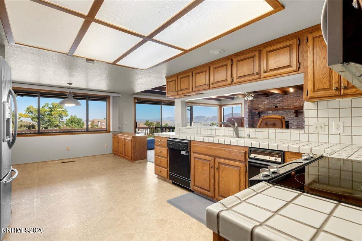 1585 Twin Oaks Road