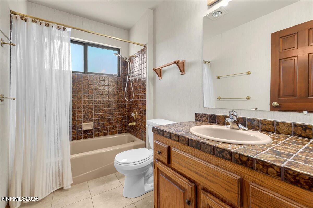 1585 Twin Oaks Road