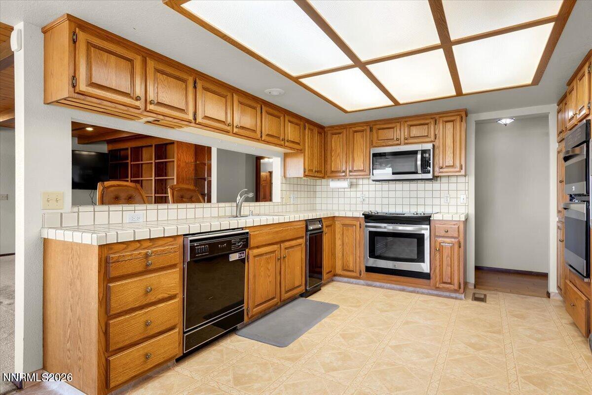 1585 Twin Oaks Road