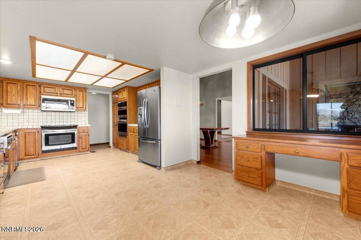 1585 Twin Oaks Road