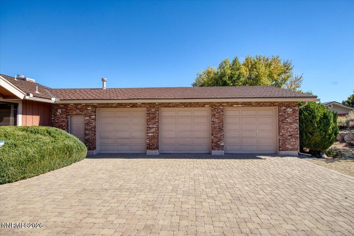 1585 Twin Oaks Road