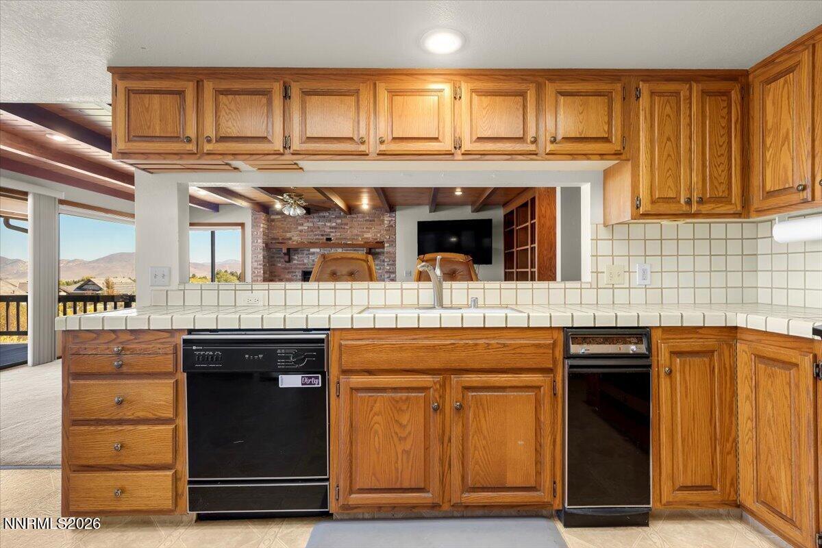 1585 Twin Oaks Road