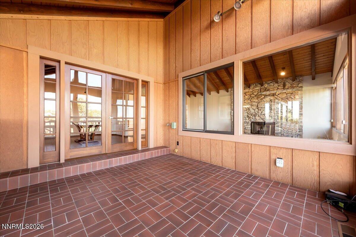 1585 Twin Oaks Road