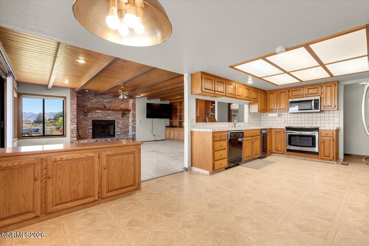 1585 Twin Oaks Road