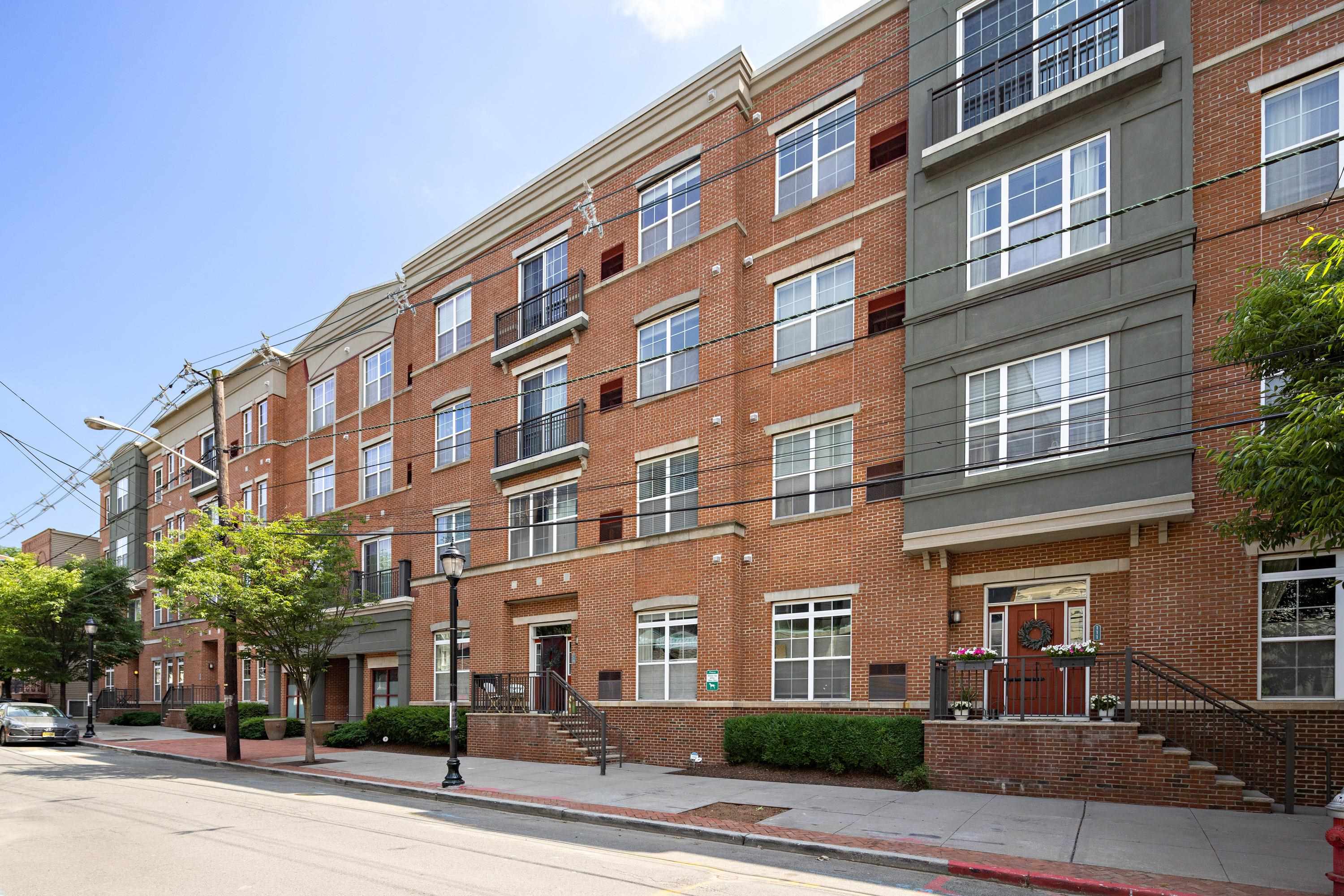 443 2ND ST Unit: 307