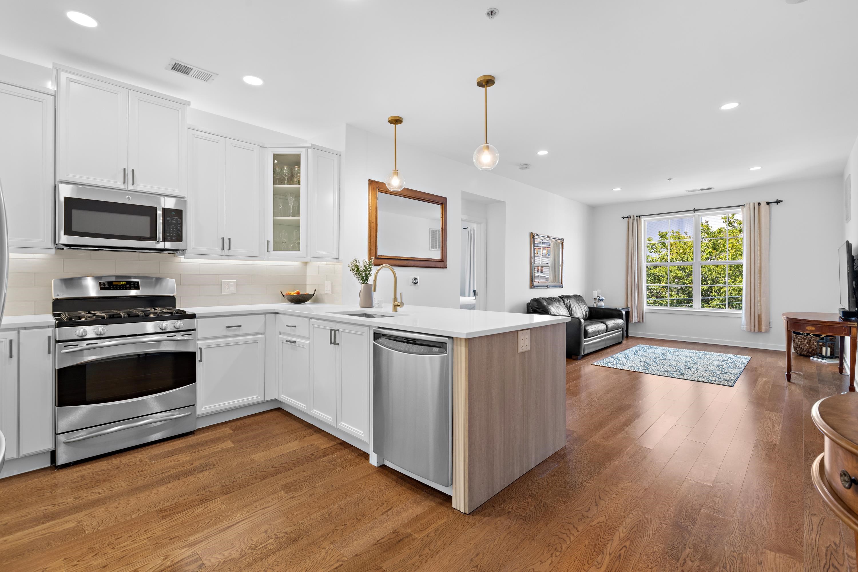 443 2ND ST Unit: 307