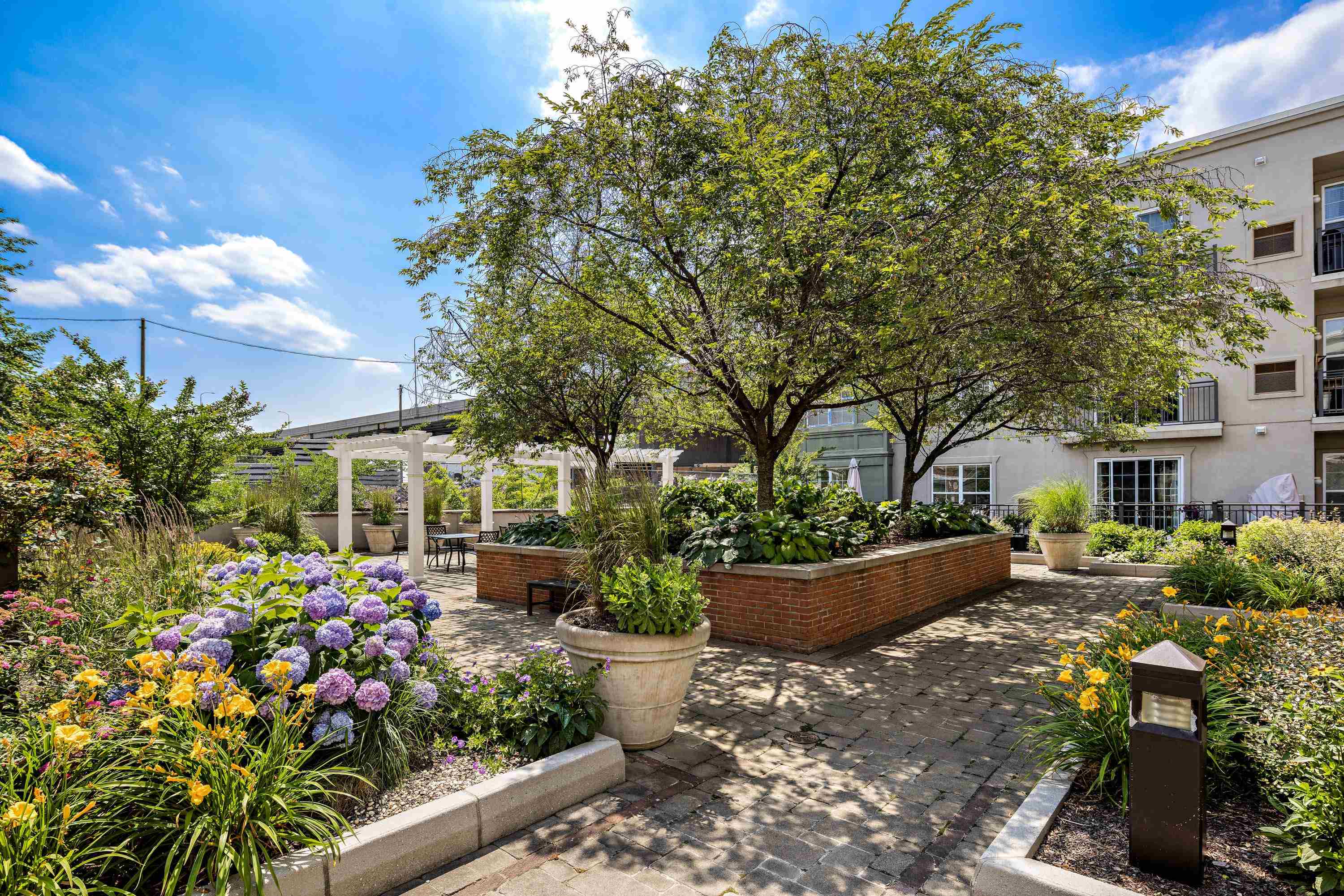 443 2ND ST Unit: 307