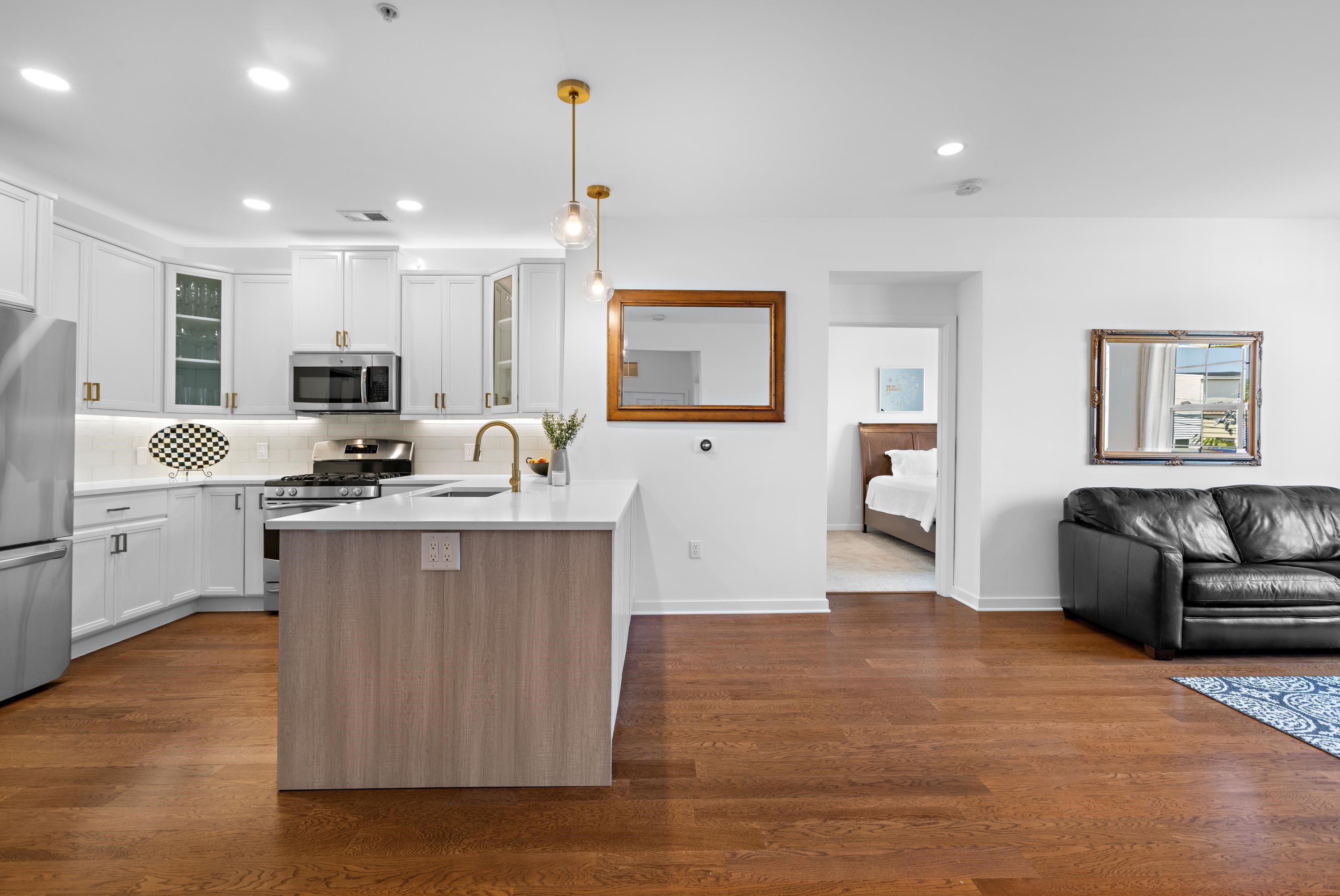 443 2ND ST Unit: 307