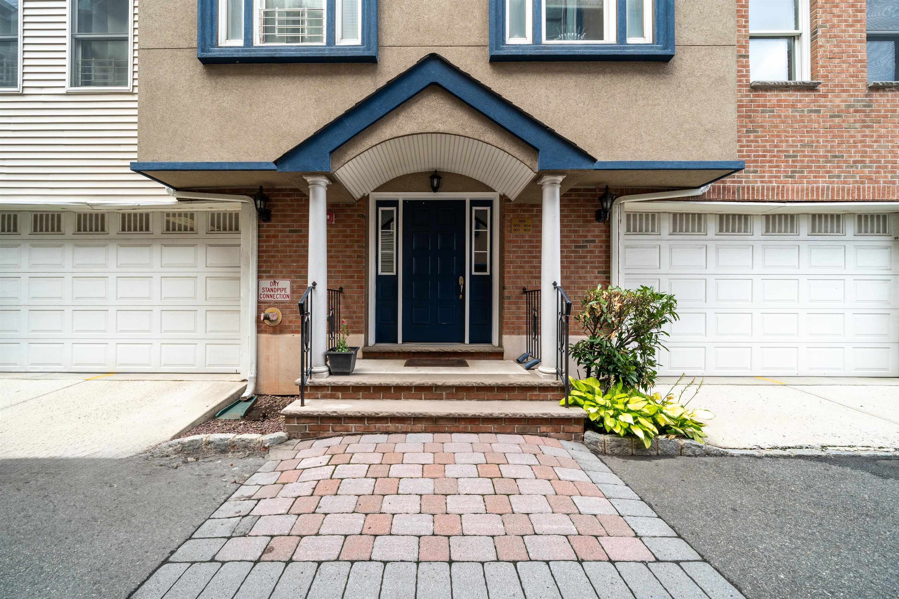 620 38TH ST Unit: 903