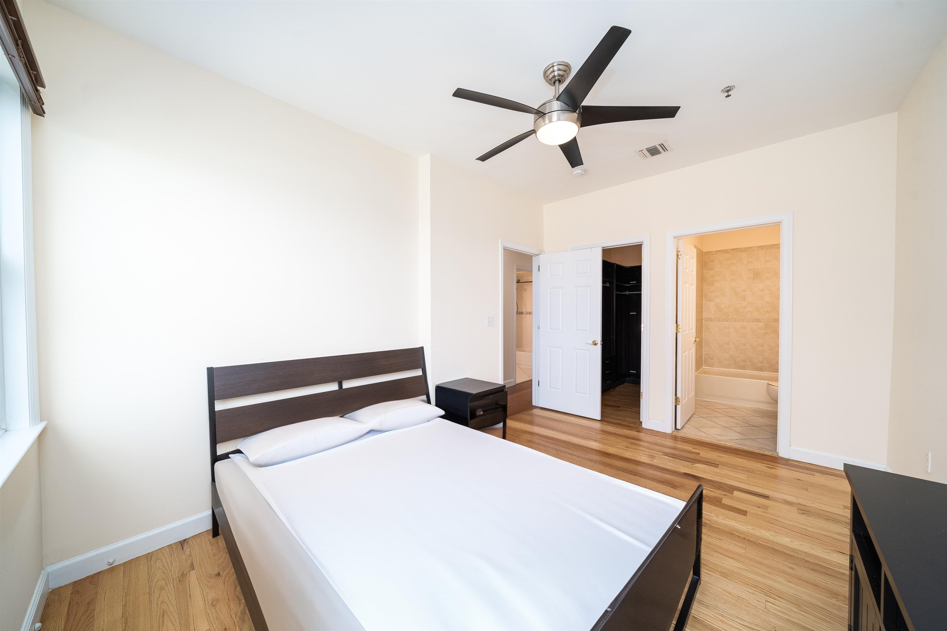 620 38TH ST Unit: 903