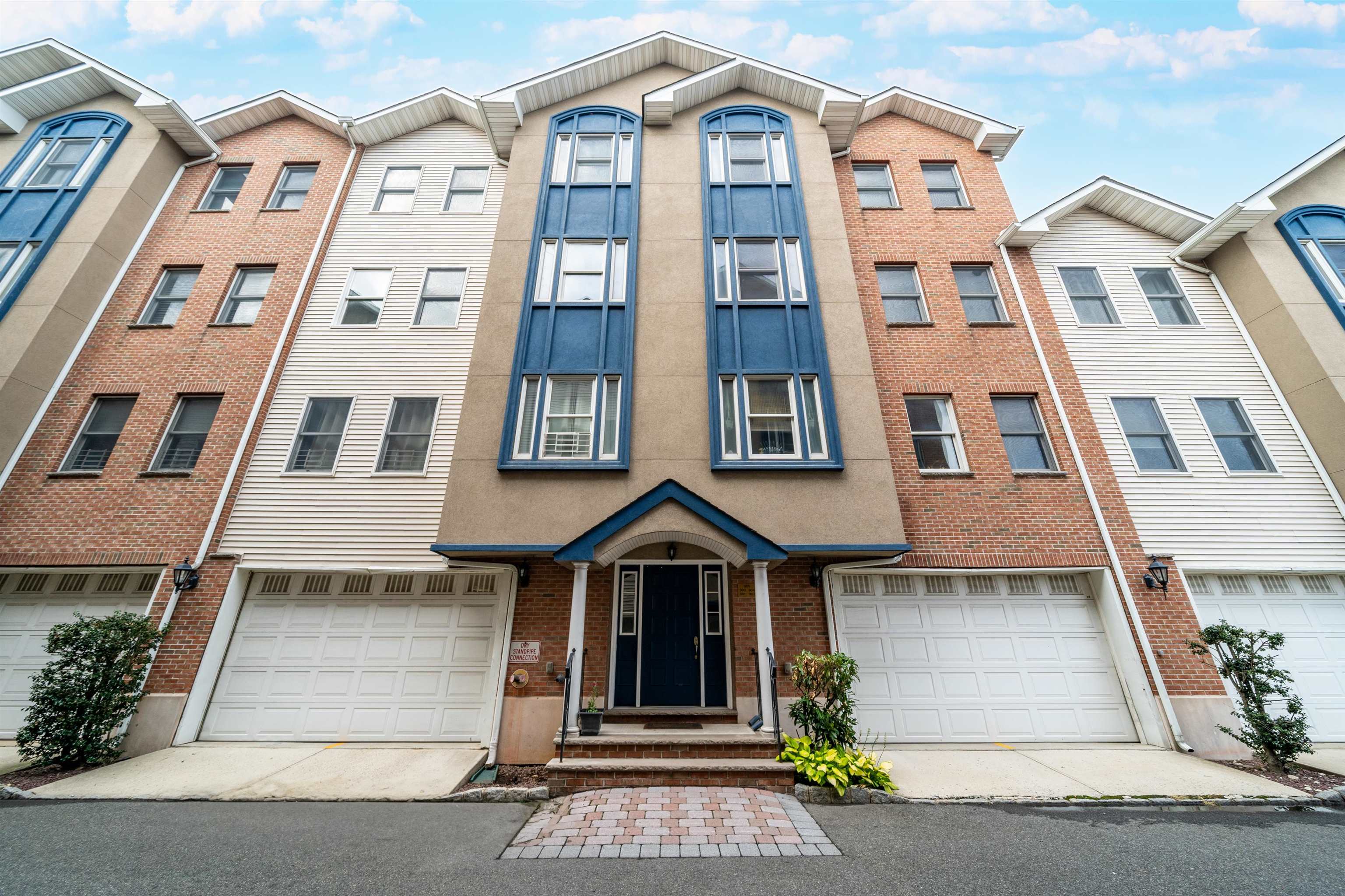 620 38TH ST Unit: 903