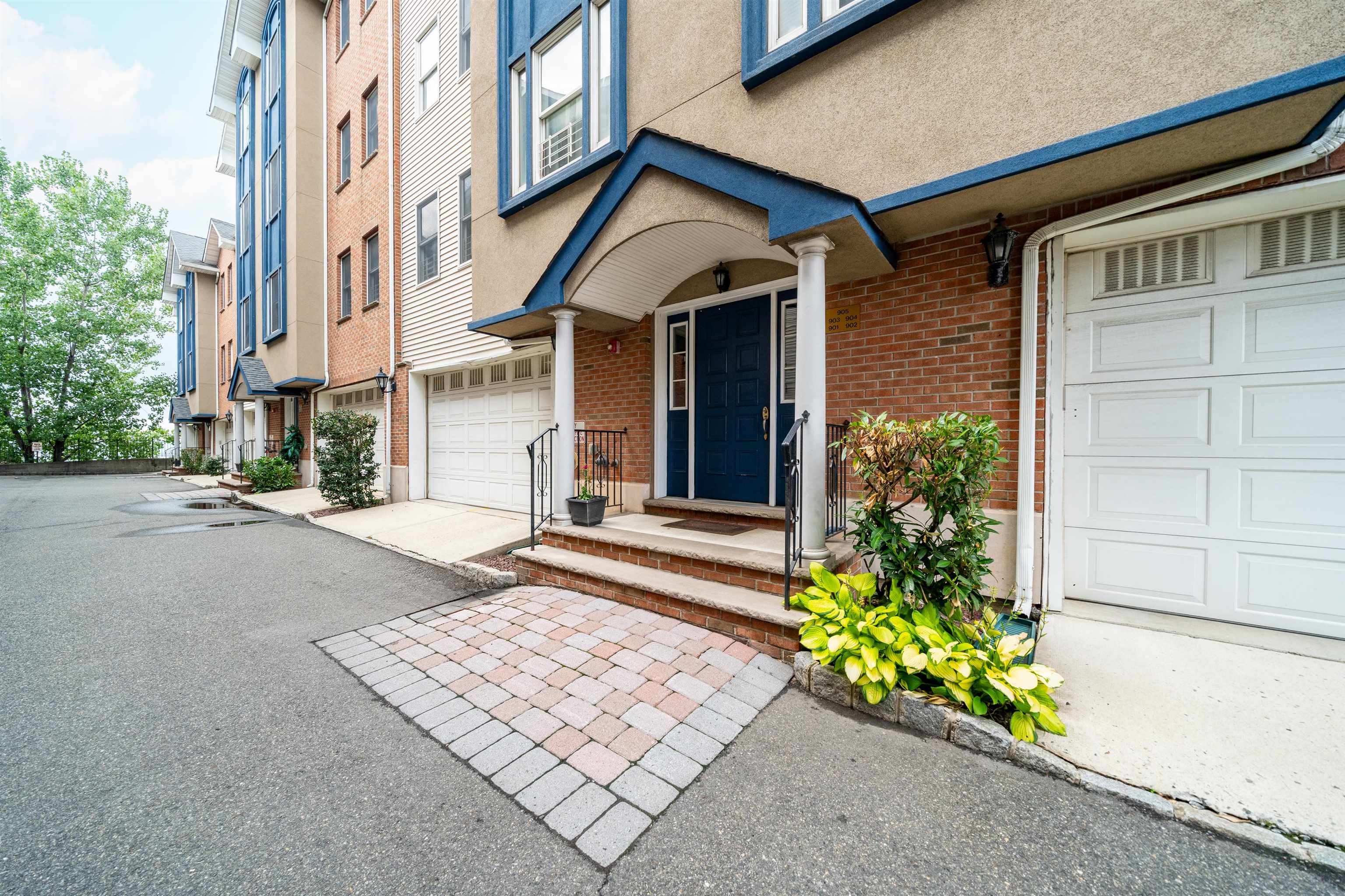 620 38TH ST Unit: 903