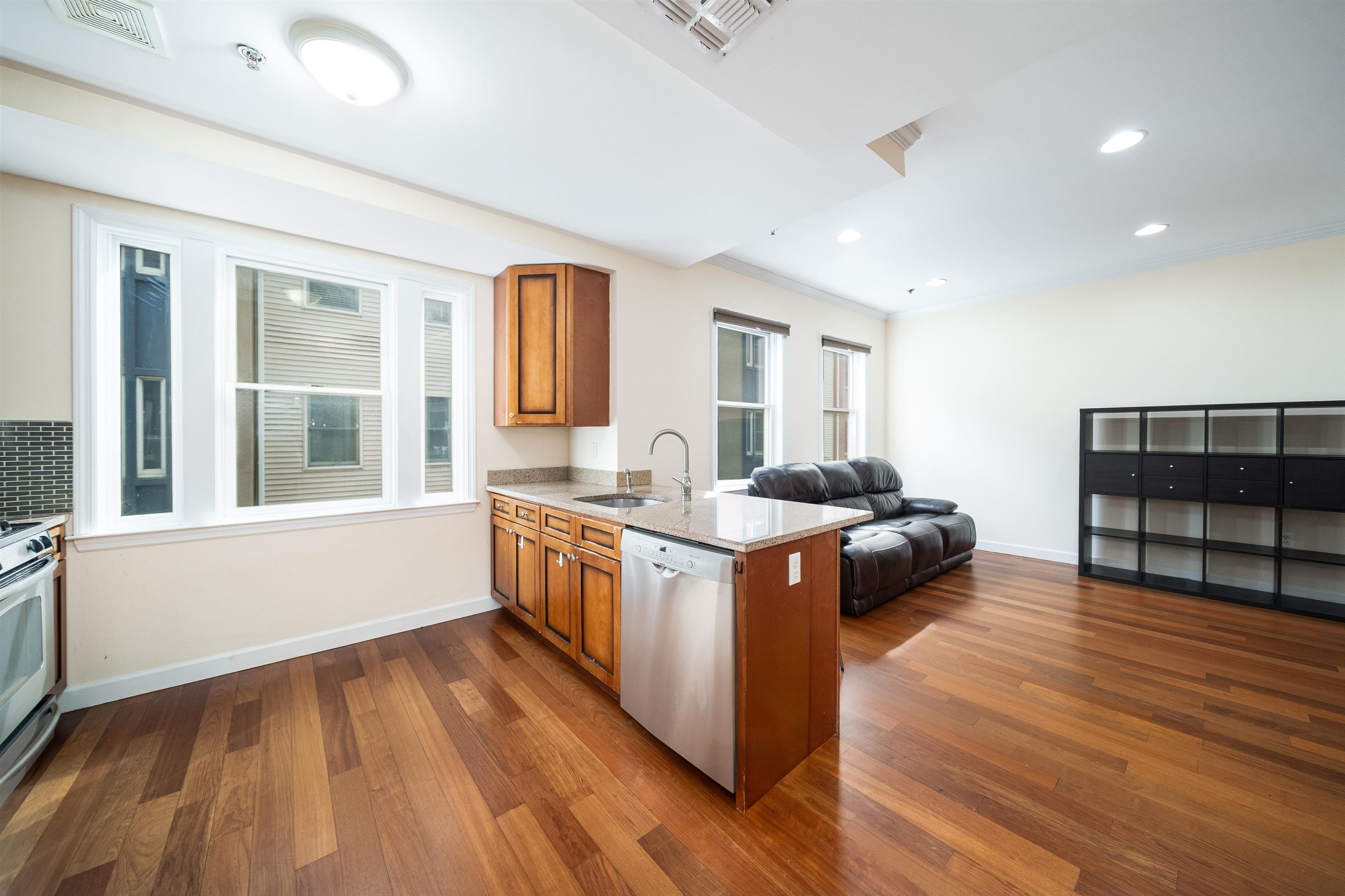 620 38TH ST Unit: 903
