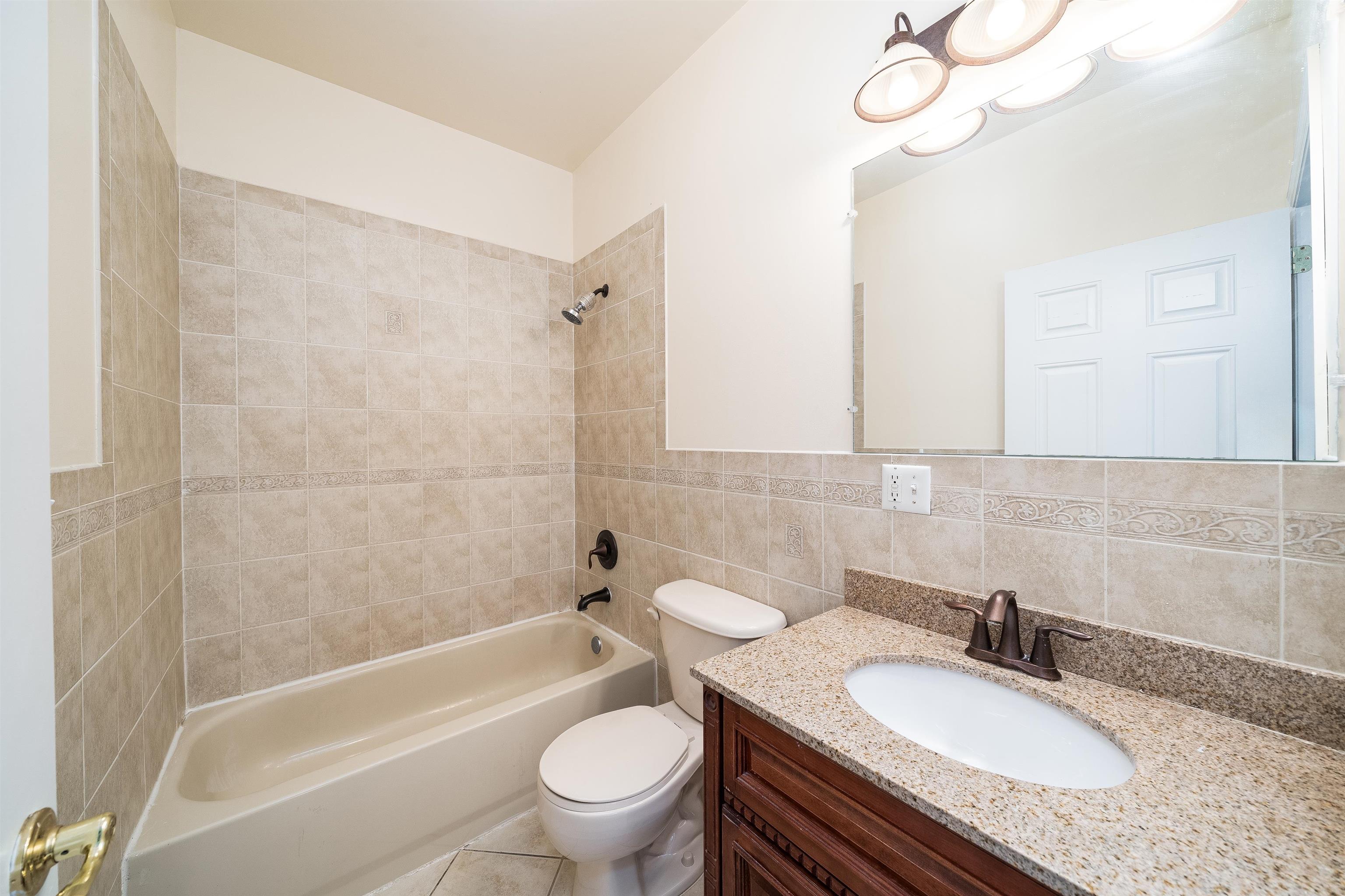 620 38TH ST Unit: 903