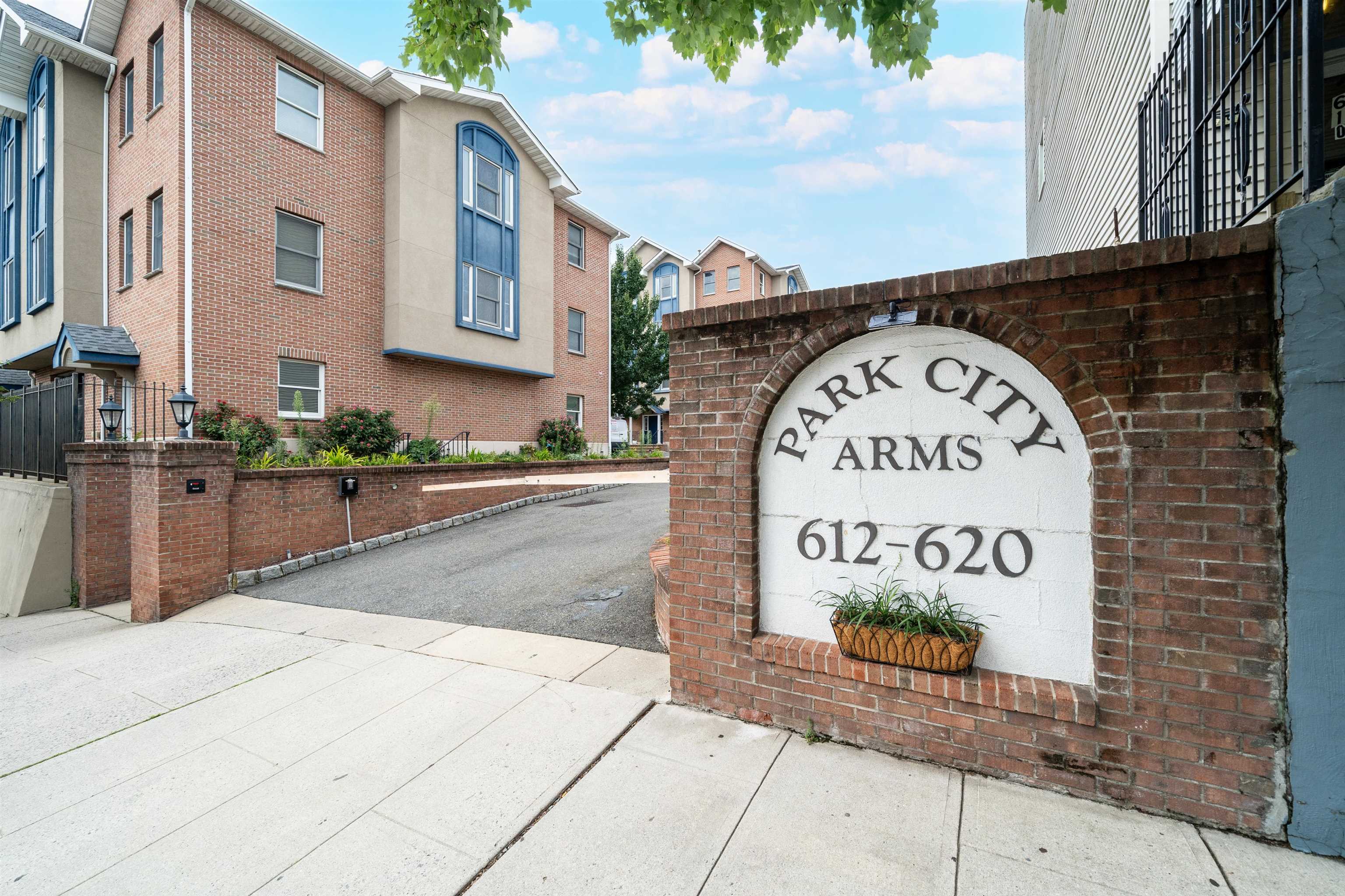 620 38TH ST Unit: 903
