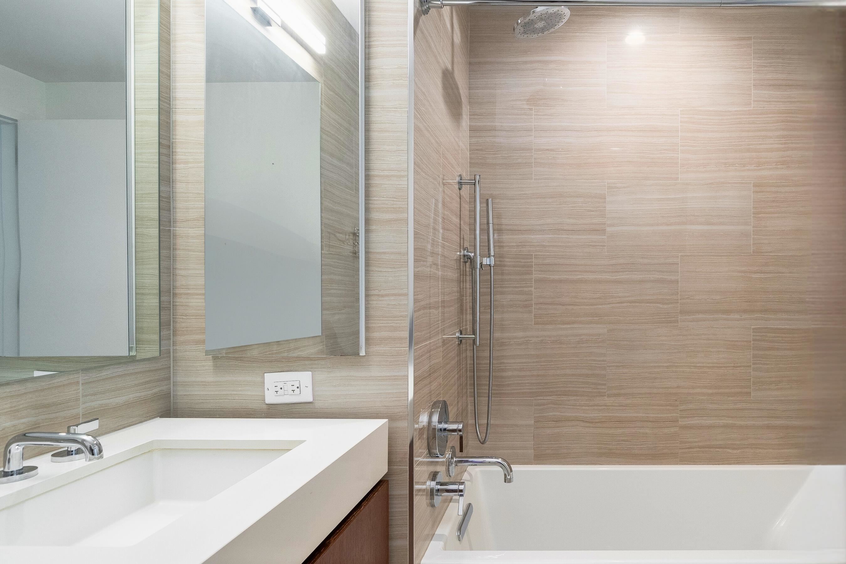 99 HUDSON ST Unit: 1305