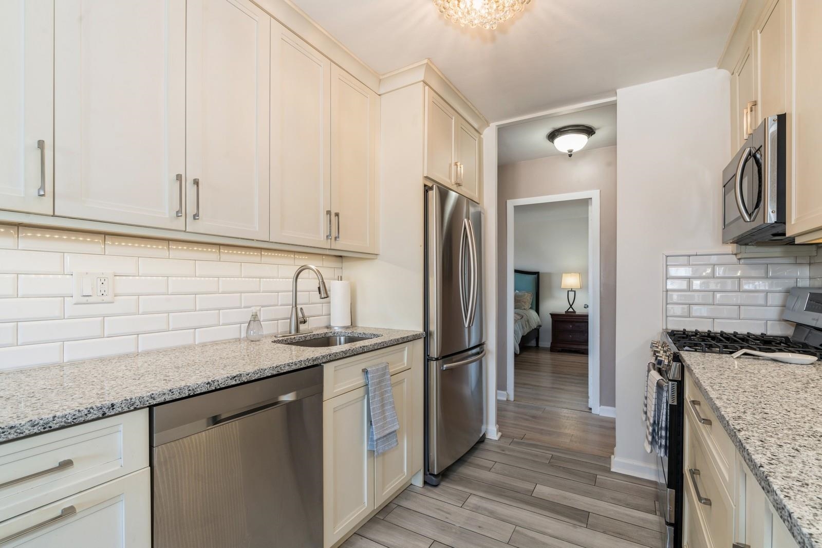 285 AYCRIGG AVE Unit: 6E