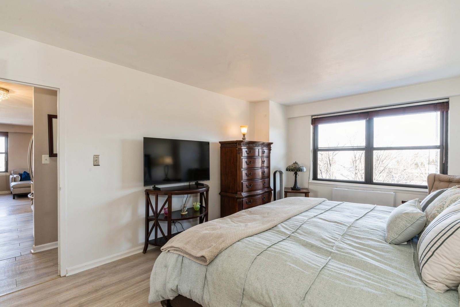 285 AYCRIGG AVE Unit: 6E