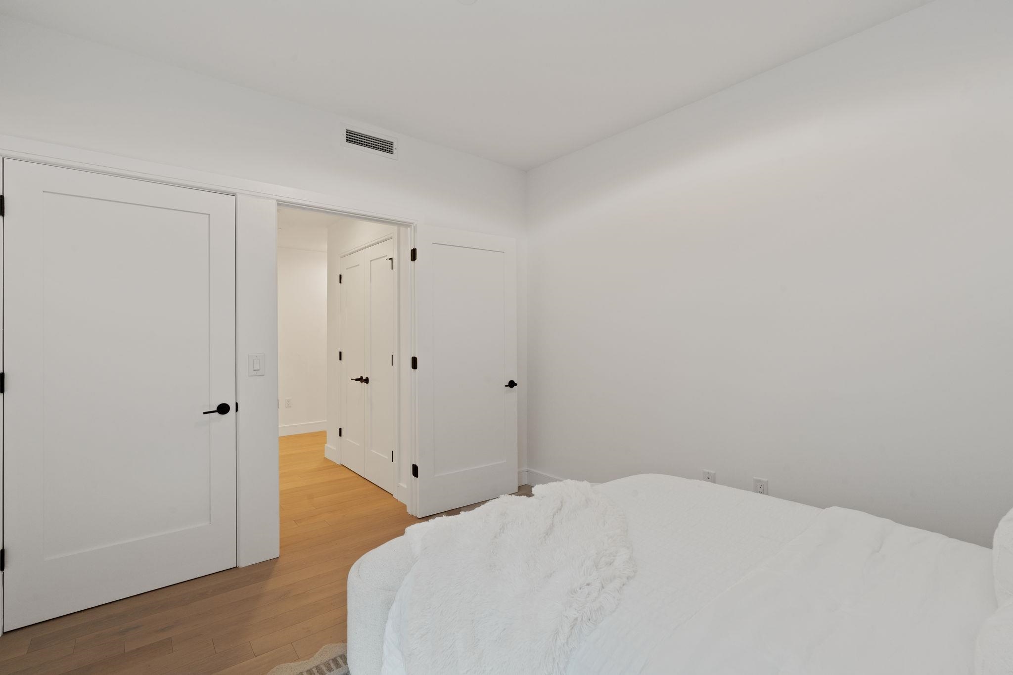 139 CHRISTOPHER COLUMBUS DR Unit: 207