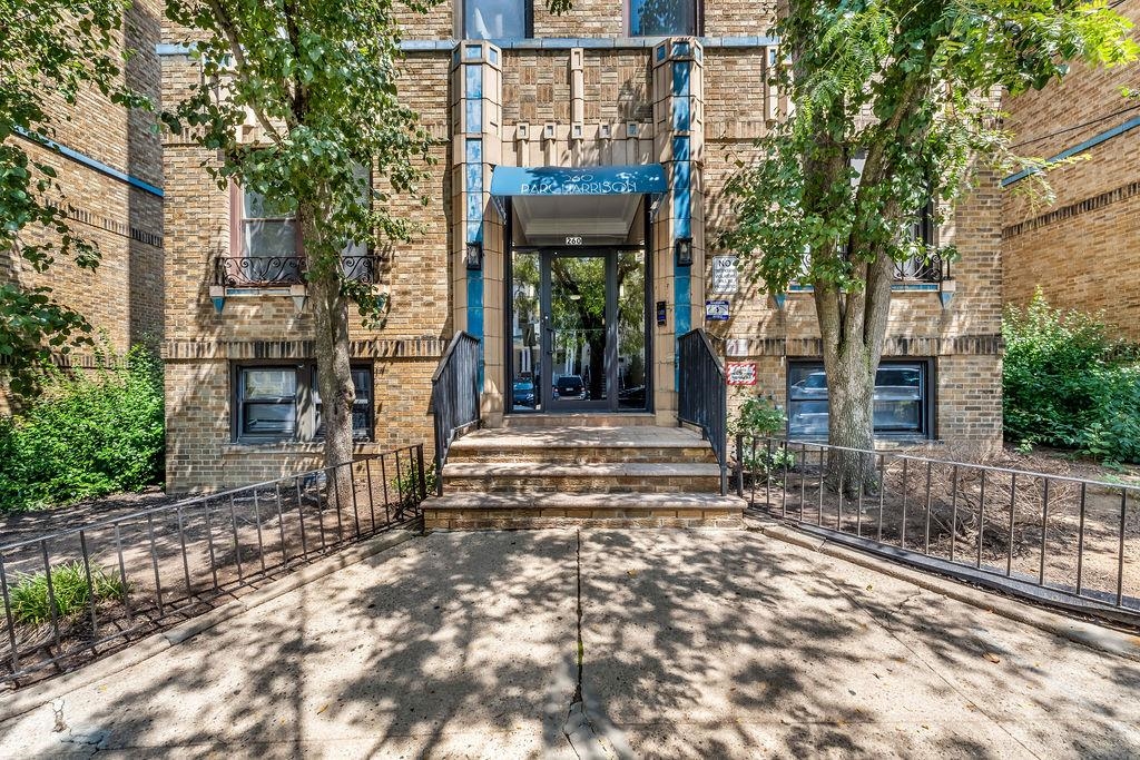 260 HARRISON AVE Unit: 206