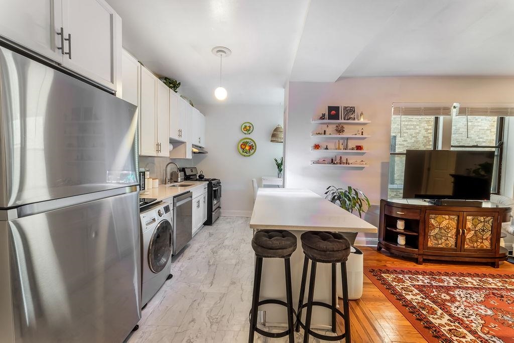 260 HARRISON AVE Unit: 206