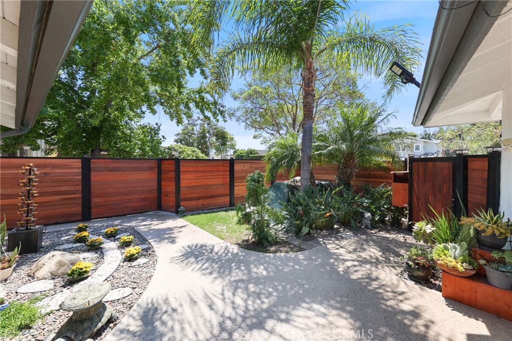 2798 Redwing Circle