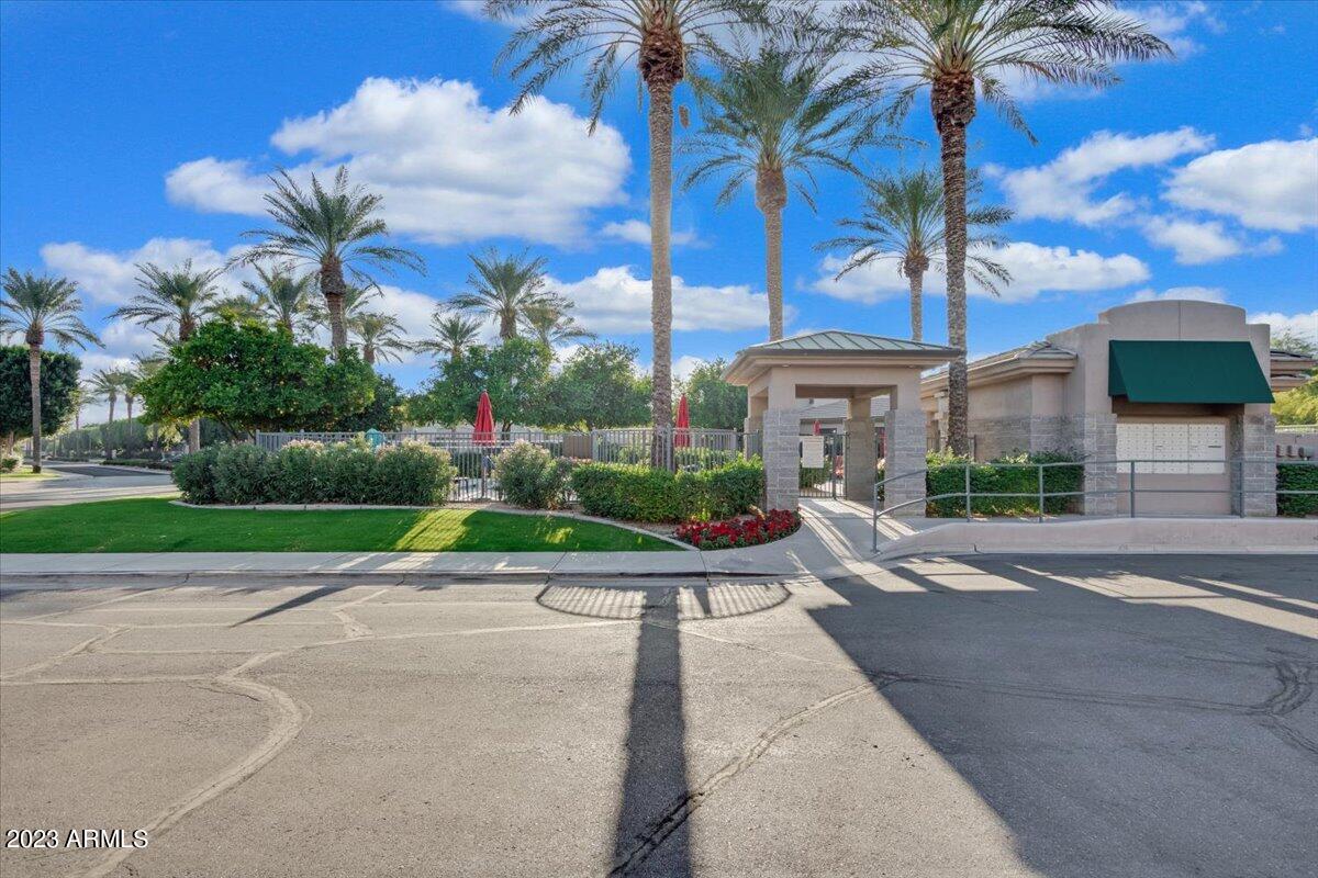 7290 E DEL ACERO Drive