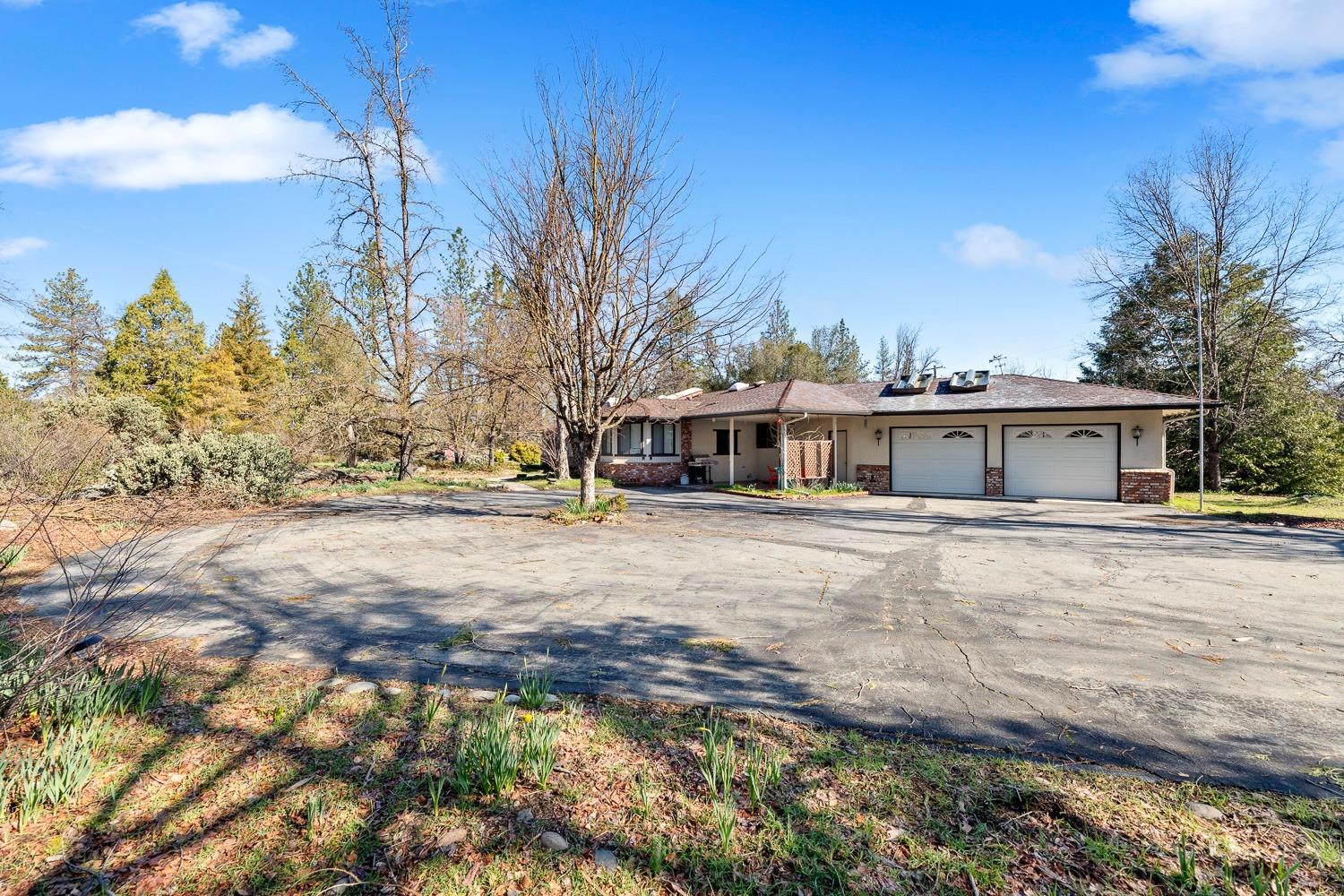 45281 N Oakview Drive